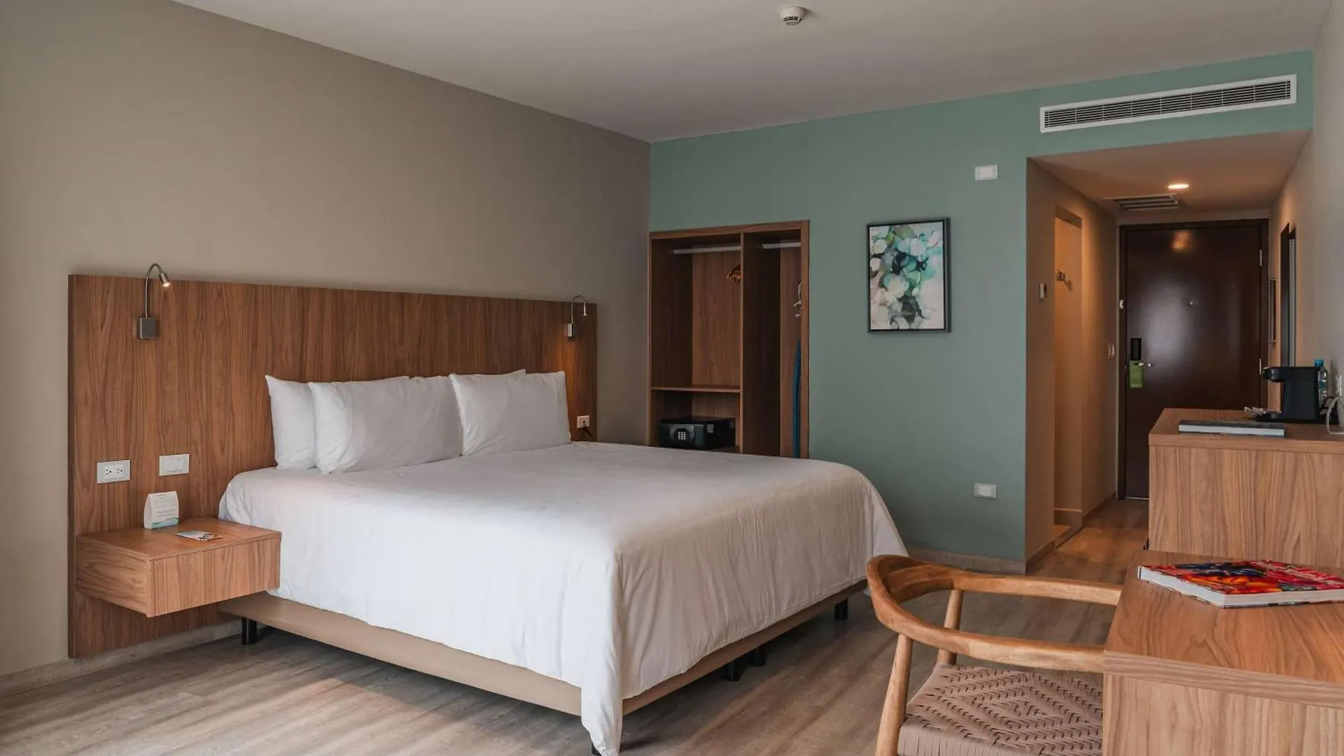 Wyndham Garden Mazatlan Marina Hotel