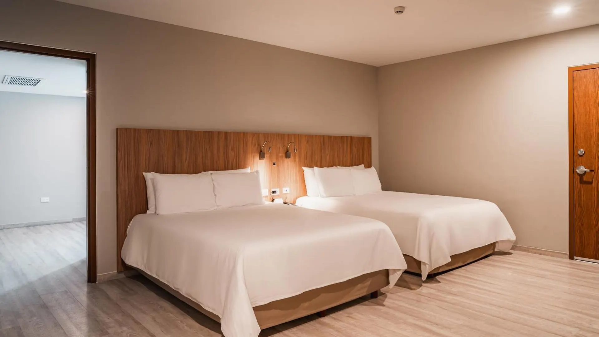 Hotel Wyndham Garden Mazatlan Marina 3*,