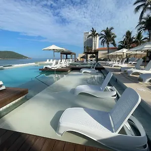 4* Resort The Palms Of